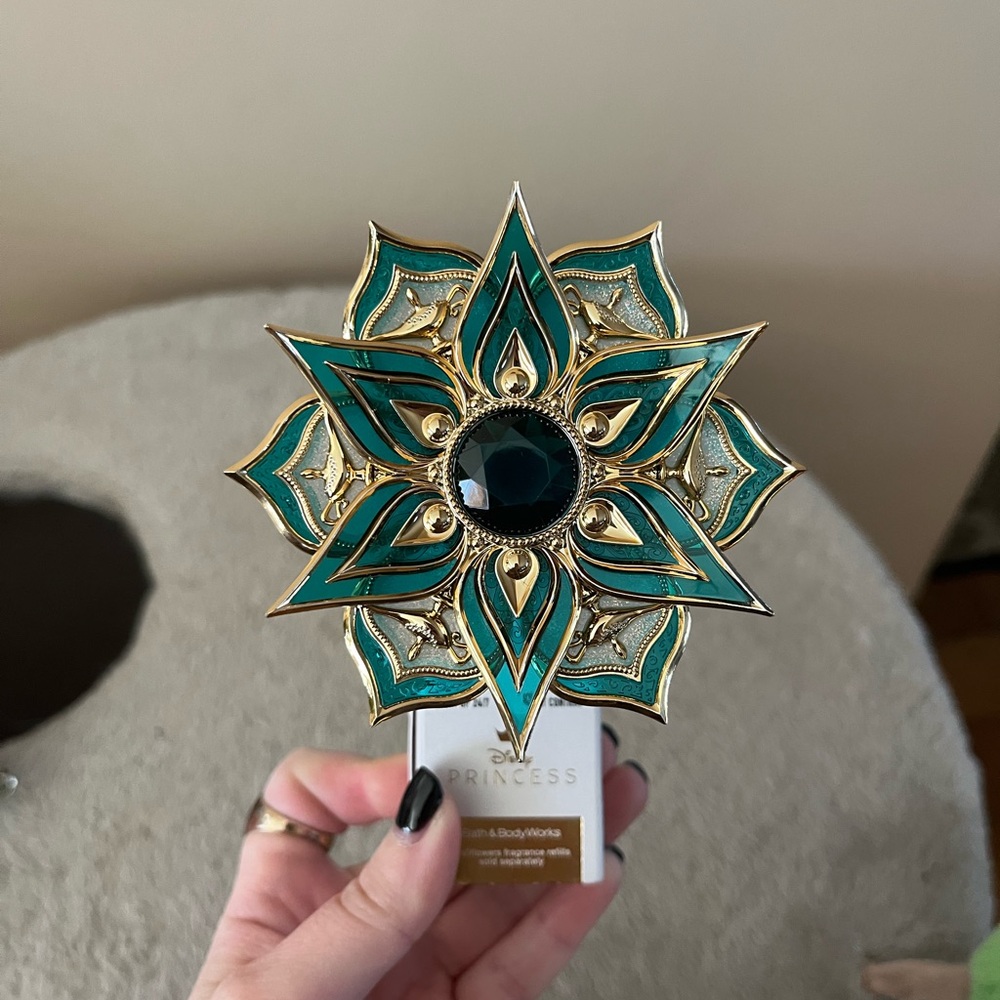 Bath and body works princess jasmine wall plug in
